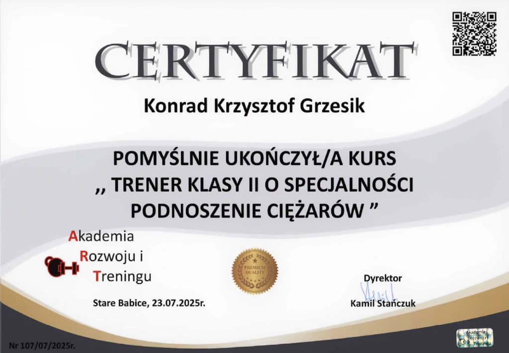 Trener personalny Konrad Grzesik z Krakowa posiada certyfikat klasy II w specjalności podnoszenie ciężarów. Trener personalny Konrad Grzesik z Krakowa posiada certyfikat klasy II w specjalności podnoszenie ciężarów.
