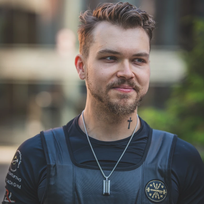 Trener personalny Konrad Grzesik nie ucieka od bólu, lecz uczy się przez niego przechodzić. Trener personalny Konrad Grzesik nie ucieka od bólu, lecz uczy się przez niego przechodzić.